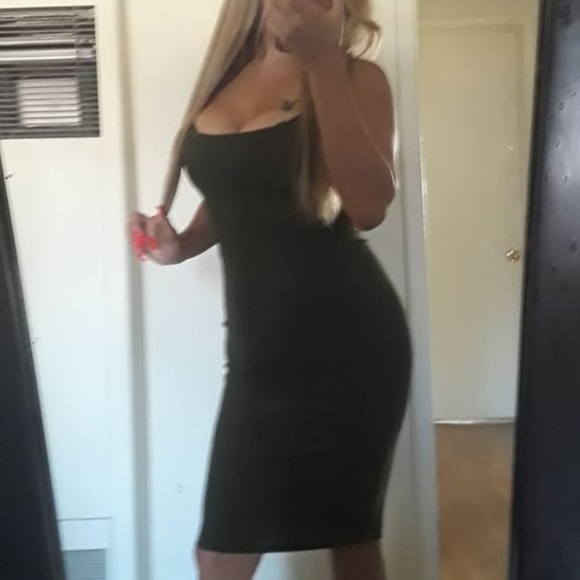 ❗️SALE❗️Trendy Boutique Bodycon Dress - Picture 4 of 5